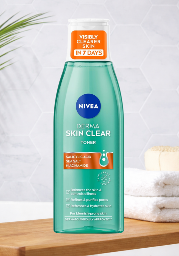 NIVEA Derma Skin Clear Toner, Cleansing and Hydrating Toner, Salicylic Acid Toner Enriched with Niacinamide to Rebalance the Skin and Remove Impurities, For Blemish-Prone Skin
