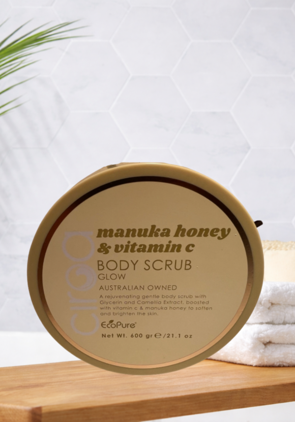 Manuka Honey & Vitamin C Body Scrub gently exfoliates and nourishes the skin, helping to remove dead skin cells while improving radiance and leaving your skin smooth, soft, and refreshed.
